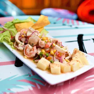 Ceviche Mixto (calamar, camarón y pescado)